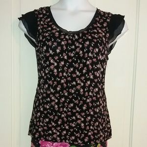Elle rosette Floral Top with sheer short sleeves